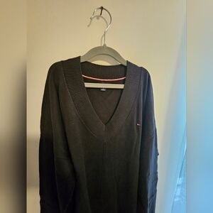 NWOT Tommy Hilfiger V-neck Knit Sweater